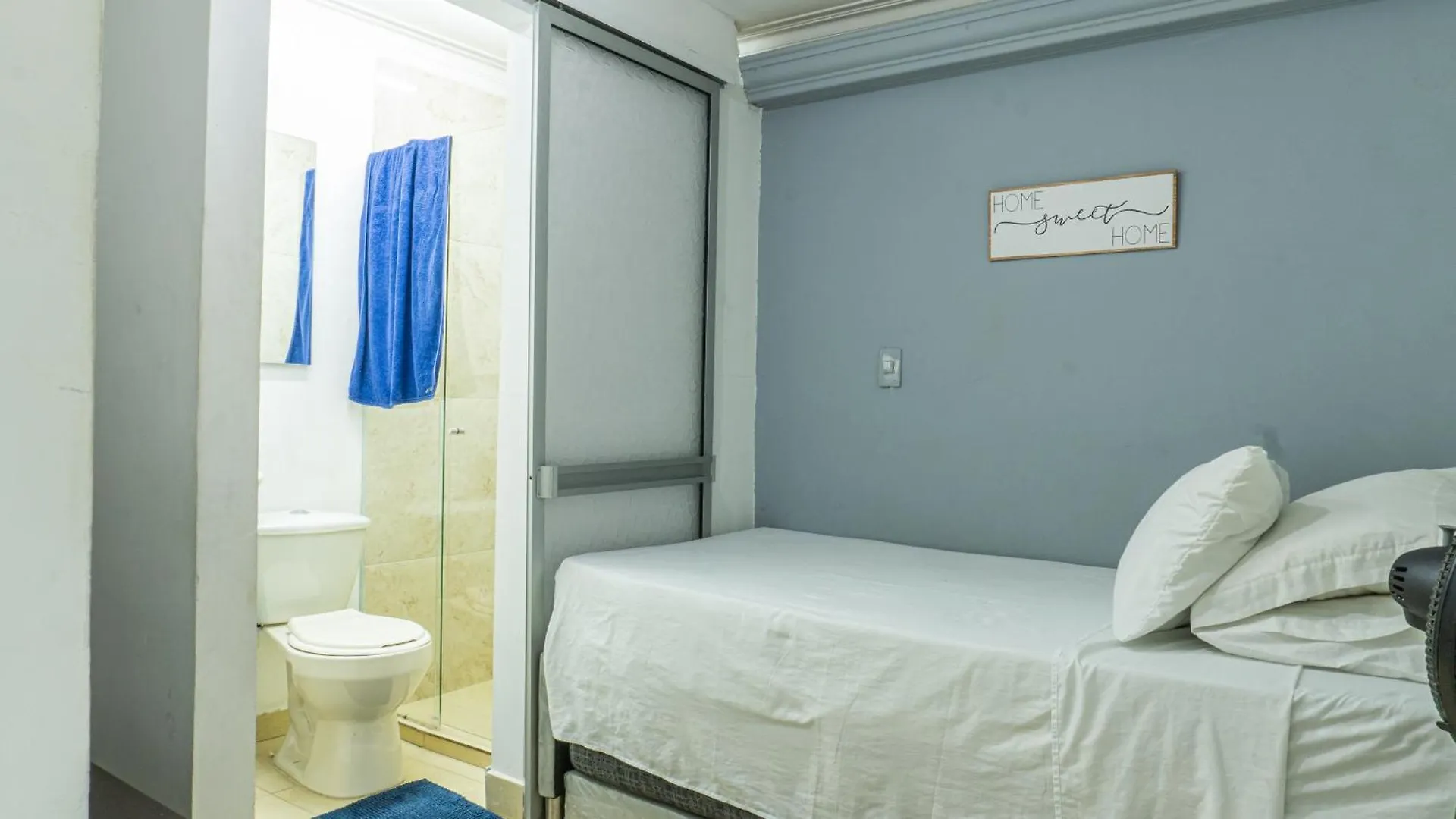 메딜린 Apartamento Con Terraza Estadio 아파트 0*,